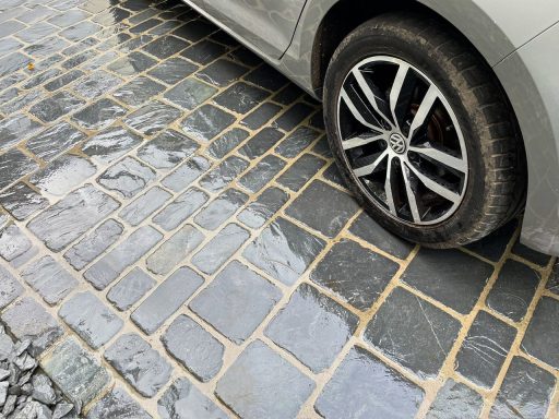 Natural slate cobbled driveway